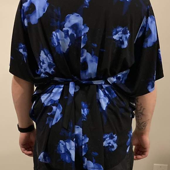 Floral Top - Picture 2 of 3